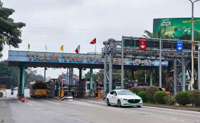 Tạm dừng thu phí tại hai trạm BOT Bến Thủy trong 30 ngày. Ảnh: Quang Đại.
