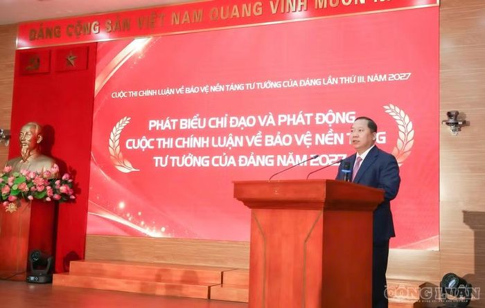 Ông Nguyễn Phi Long - Ủy viên Trung ương Đảng, Phó Bí thư Thường trực Đảng ủy Dân vận, Mặt trận và các đoàn thể Trung ương, Phó Chủ tịch Ủy ban Trung ương Mặt trận Tổ quốc Việt Nam phát biểu chỉ đạo.