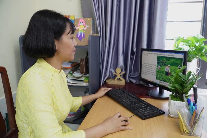 Ở vai trò nào, cô giáo Phan Thị Diễm Hương cũng nỗ lực hết sức mình. Ảnh: Thanh Hiền
