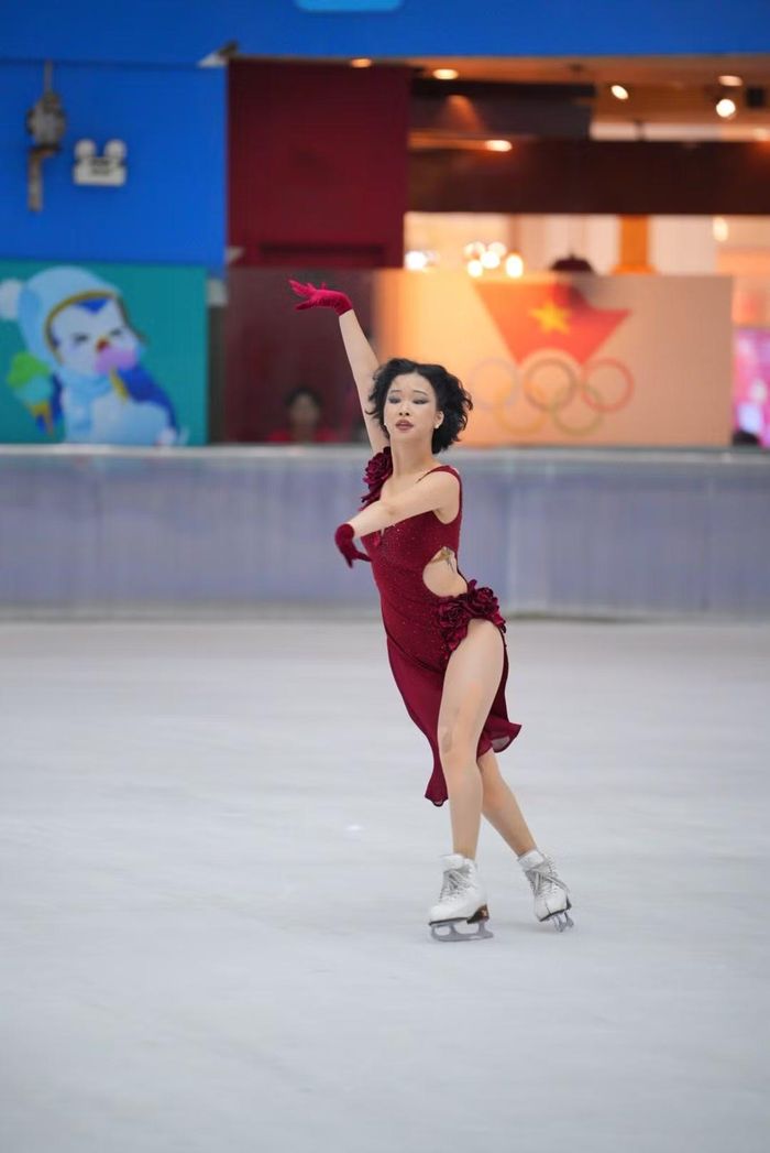  Trần Khánh Linh giành vị trí thứ nhất nội dung Solo Ice Dance. 