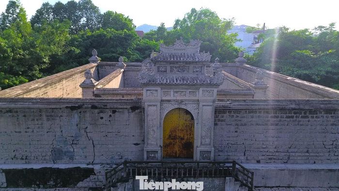 Bửu Thành Môn - lối duy nhất dẫn vào Huyền Cung.