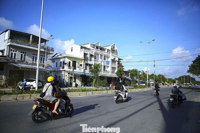Đoạn từ cầu Bãi Dâu đến đường Ngô Kha dài hơn 547 m hiện đã thảm xong lớp nhựa đầu tiên; vỉa hè, cây xanh và hệ thống chiếu sáng đoạn này cơ bản hoàn thành.