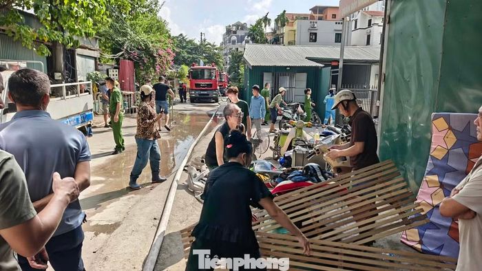 Tài sản người dân di chuyển ra ngoài.