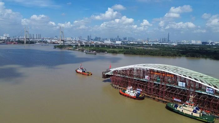 Đây là vị trí nằm tại ngã ba sông Sài Gòn, sông Đồng Nai và sông Nhà Bè, có địa hình luồng lạch phức tạp, đòi hỏi các tàu trong đoàn phải phối hợp chặt chẽ khi di chuyển.