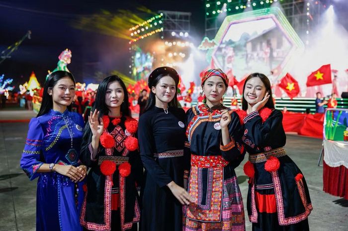 Trong những ngày ở nhà chung Hoa hậu Việt Nam, Thảo Nguyên trân trọng cơ hội được giao lưu, trải nghiệm, đến thăm nhiều vùng đất.