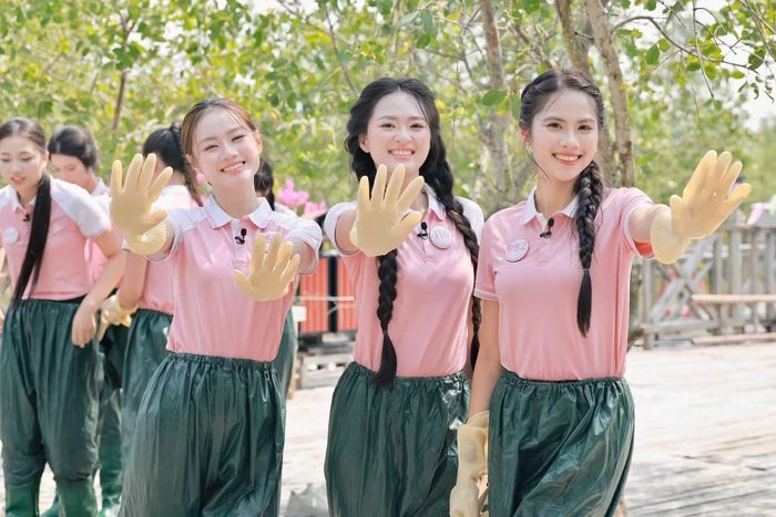 Nữ sinh Học viện Hàng không cho biết cô được nuôi dưỡng trong những giá trị văn hóa truyền thống cùng ý chí kiên cường của con người miền Trung. "Tình yêu quê hương, sự dịu dàng nhưng bền bỉ và tinh thần không ngừng nỗ lực đã trở thành những phẩm chất tôi luôn trân trọng và gìn giữ trên hành trình trưởng thành", Thảo Nguyên chia sẻ.