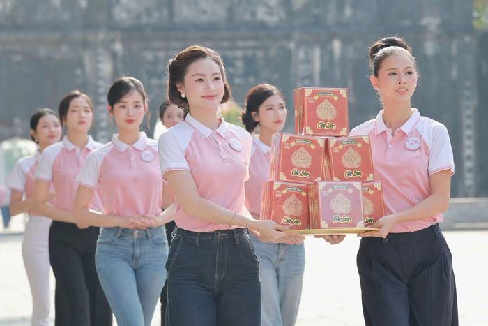Thảo Nguyên từng nhận học bổng của Học viện Hàng không Việt Nam trong 4 học kỳ liên tiếp. Cô có năng khiếu múa dân gian và múa ribbon. Môi trường học tập năng động giúp Thảo Nguyên rèn luyện tư duy chủ động, bản lĩnh, khả năng thích nghi và không ngừng hoàn thiện bản thân.