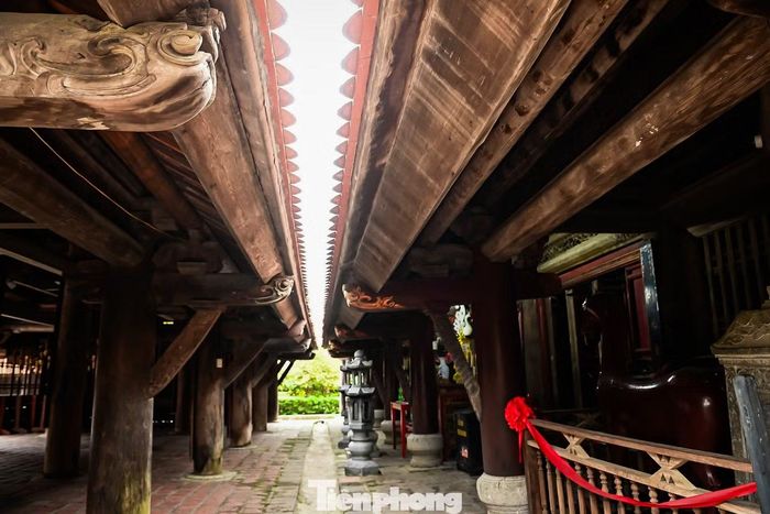 Điều đặc biệt ở chùa Keo là phần lớn kết cấu kiến trúc được làm bằng gỗ lim. Các cấu kiện liên kết với nhau bằng hệ thống mộng gỗ, không sử dụng đinh kim loại để ghép nối. Dù vậy, công trình vẫn đứng vững hàng trăm năm.