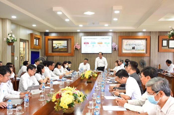 Đoàn công tác do PGS.TS.BS Tăng Chí Thượng, Giám đốc Sở Y tế TPHCM, chủ trì đã làm việc trực tiếp tại Trường THCS Hai Bà Trưng