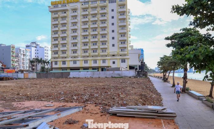 Không gian ven biển được mở rộng. Ảnh: Trương Định.