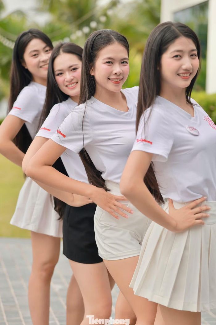 Đến với Hoa hậu Việt Nam 2026, Nguyễn Thị Kim Châu không chỉ có cơ hội thử sức ở sân chơi sắc đẹp mà còn được làm quen với nhiều người bạn mới. Mỗi thí sinh mang một cá tính, thế mạnh và câu chuyện riêng, giúp cô có thêm những trải nghiệm đáng nhớ, học cách lắng nghe, chia sẻ và trưởng thành trong môi trường tập thể.