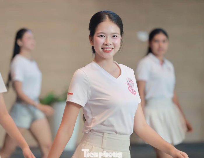 Trước lịch trình dày đặc và nhiều thách thức, Kim Châu luôn thể hiện tinh thần sẵn sàng vượt qua mọi thử thách.