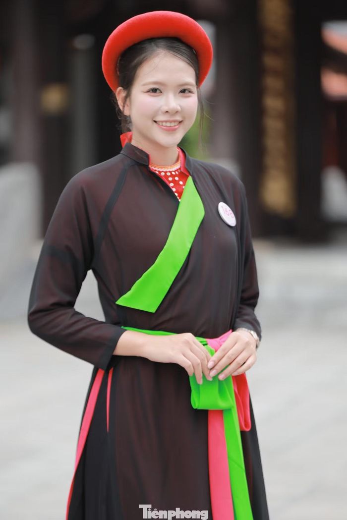 Từ các hoạt động cộng đồng đến những trải nghiệm văn hóa trong khuôn khổ cuộc thi, Kim Châu có dịp đặt chân đến nhiều địa điểm, khám phá những nét đẹp đặc trưng của từng vùng miền. Những chuyến đi không chỉ mở rộng hiểu biết mà còn giúp cô thêm trân trọng sự đa dạng trong văn hóa và đời sống của người Việt.
