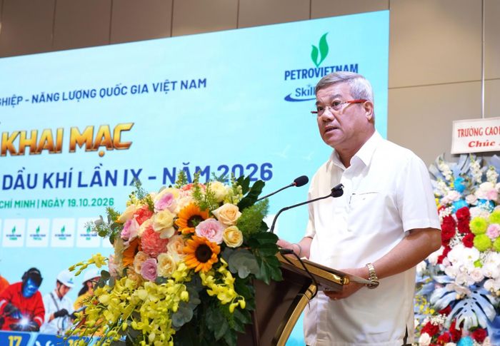 Ông Đỗ Chí Thanh - Phó Tổng Giám đốc Tập đoàn phát biểu khai mạc Hội thi