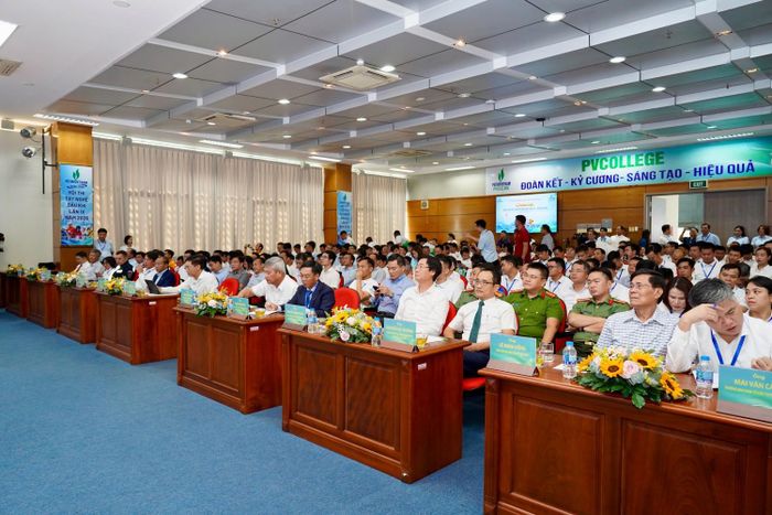 Các đại biểu tham dự Lễ khai mạc Hội thi Tay nghề Dầu khí lần IX - năm 2026