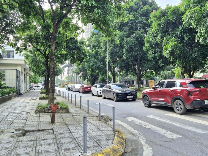 Hà Nội tính lại giá khai thác lòng đường, hè phố để trông giữ xe.