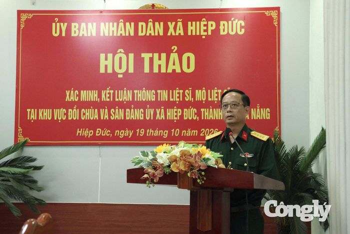 Đại tá Đỗ Nguyên Hoài, Phó Chính ủy Bộ CHQS TP. Đà Nẵng, phát biểu tại hội thảo xác minh thông tin liệt sĩ, mộ liệt sĩ ở xã Hiệp Đức.
