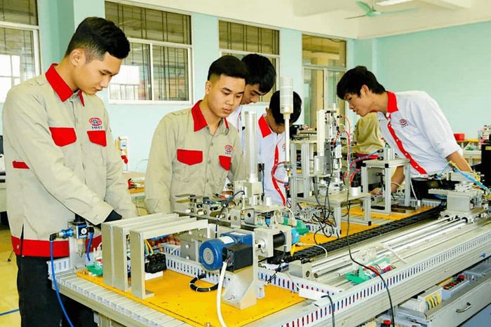 Bồi dưỡng năng lực thực hành nghề cho giảng viên, giáo viên giáo dục nghề nghiệp dạy thực hành theo quy định mới. (Ảnh minh họa).
