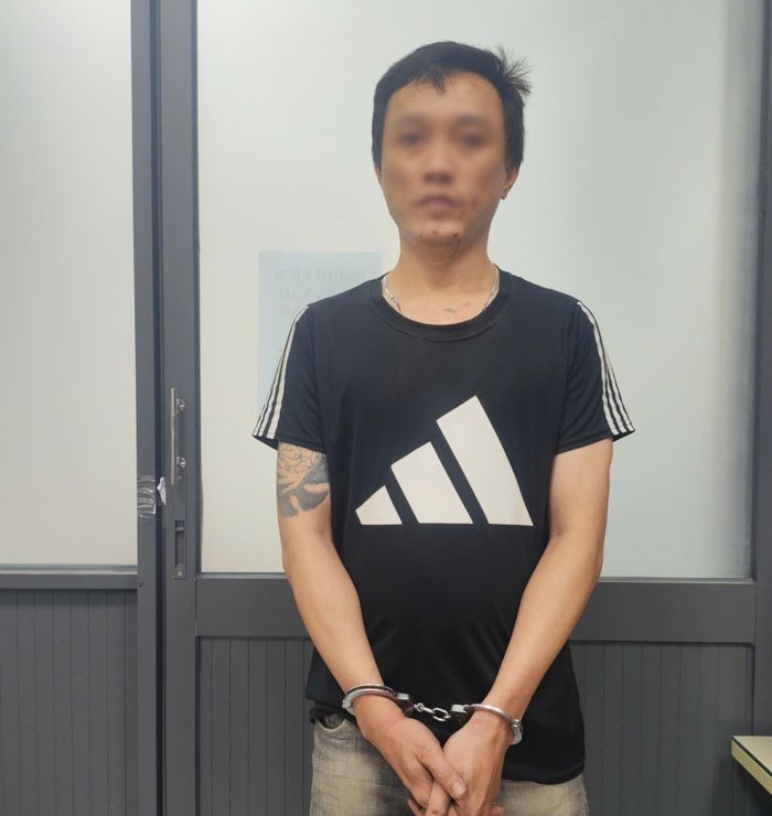Đối tượng Huỳnh Lương Lộc đã dùng gậy đập phá ô tô trên đường Quách Điêu. (Ảnh: Công an cung cấp)