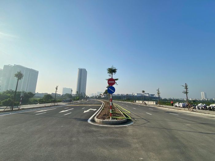 CTA: Khu vực hoàn thành xong việc giải phóng mặt bằng, phường Tây Mỗ đã thảm nhựa, sơn, kẻ vạch, trồng cây bụi ở giải phân cách…