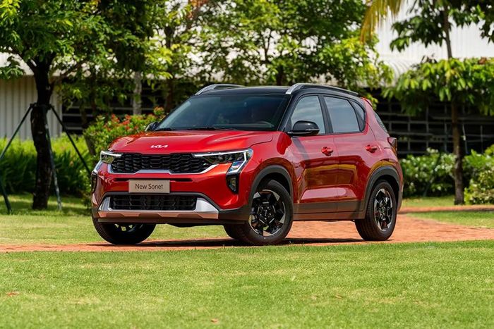 So với hatchback cỡ nhỏ, Sonet có lợi thế về khoảng sáng gầm và tư thế ngồi, giúp người lái quan sát tốt hơn trong một số tình huống. Ảnh: THACO