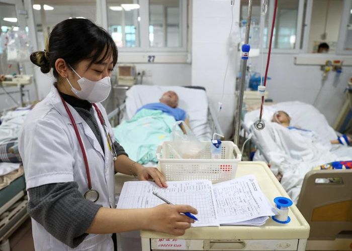 Nữ nhân viên y tế của Bệnh viện Thanh Nhàn (Hà Nội) trong ca trực. Ảnh: Phạm Hải