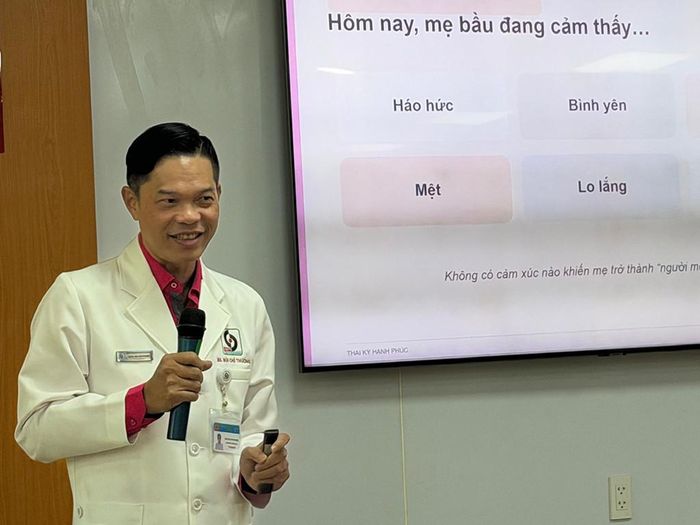 Tiến sĩ - bác sĩ Bùi Chí Thương gửi lời chúc tới các thai phụ nhân ngày 20/10: "Phụ nữ không cần phải mạnh mẽ một mình mà mọi người sẽ mạnh mẽ cùng các chị".
