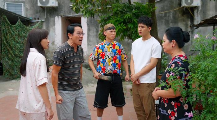Phim còn có sự góp mặt của các diễn viên Hoàng Long, Thanh Tú.
