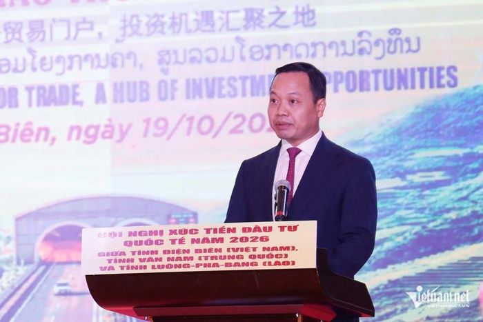 Ông Trần Tiến Dũng, Bí thư Tỉnh ủy Điện Biên, phát biểu tại hội nghị.