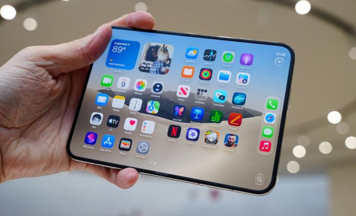 Apple có thể không có iPhone Duo để bán trực tiếp tại Apple Store trong ngày mở bán. Ảnh: PCmag