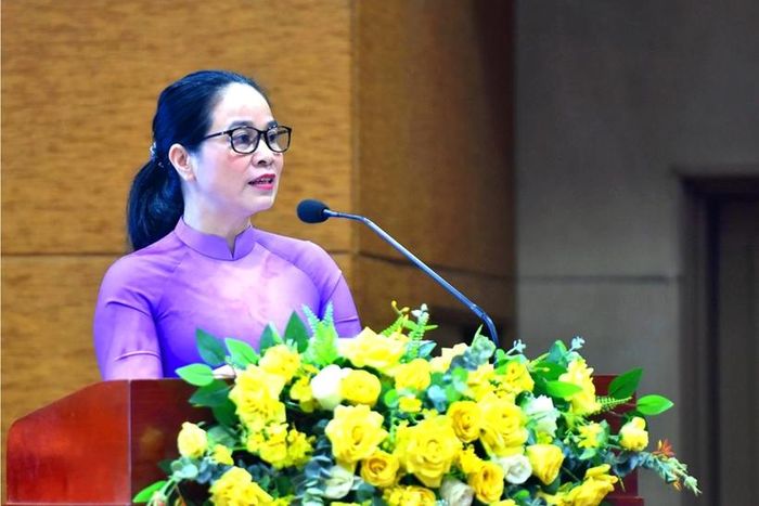  Giám đốc Sở Y tế TP Đồng Nai Đỗ Thị Nguyên gửi lời chúc mừng vợ chồng bệnh nhân ghép thận thành công và toàn thể Bệnh viện Đa khoa Đồng Nai.