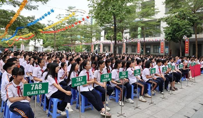  Các em học sinh tham dự buổi tuyên truyền.