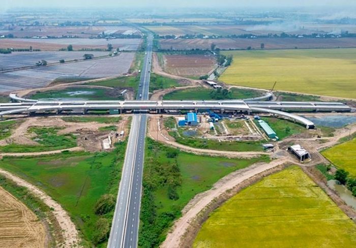 Công trường thi công Dự án cao tốc Châu Đốc - Cần Thơ - Sóc Trăng đoạn qua tỉnh An Giang.
