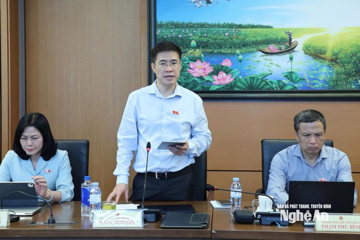 Đại biểu Hoàng Minh Hiếu - Ủy viên chuyên trách Ủy ban Pháp luật và Tư pháp của Quốc hội phát biểu thảo luận. Ảnh: Khánh Duy