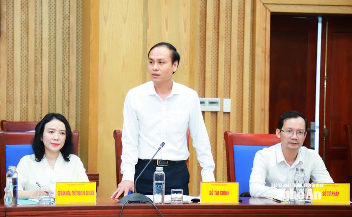 Đồng chí Nguyễn Hồng Tuấn - Phó Giám đốc Sở Tài chính phát biểu tại hội nghị. Ảnh: Thành Duy