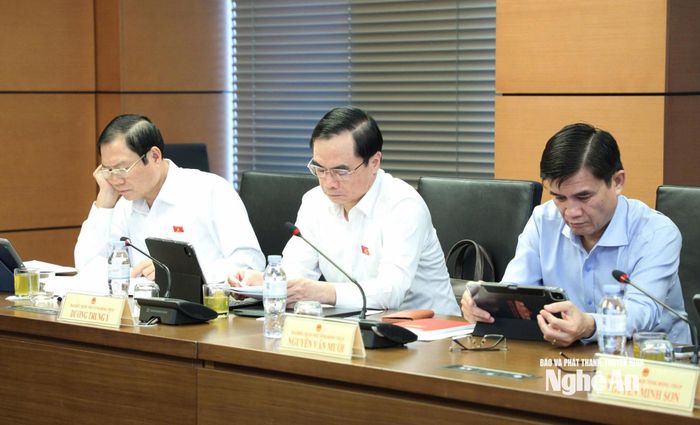 Các đại biểu Quốc hội tham gia thảo luận tổ. Ảnh: Khánh Duy