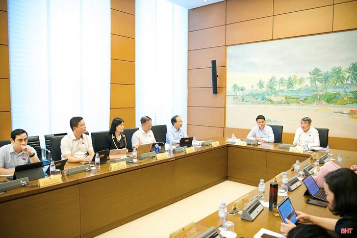 Toàn cảnh phiên thảo luận.