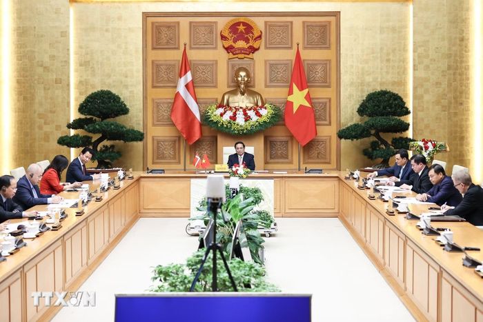 Thủ tướng Phạm Minh Chính hội đàm trực tuyến với Thủ tướng Đan Mạch Mette Frederiksen tháng 11/2023. (Ảnh: Dương Giang/TTXVN)