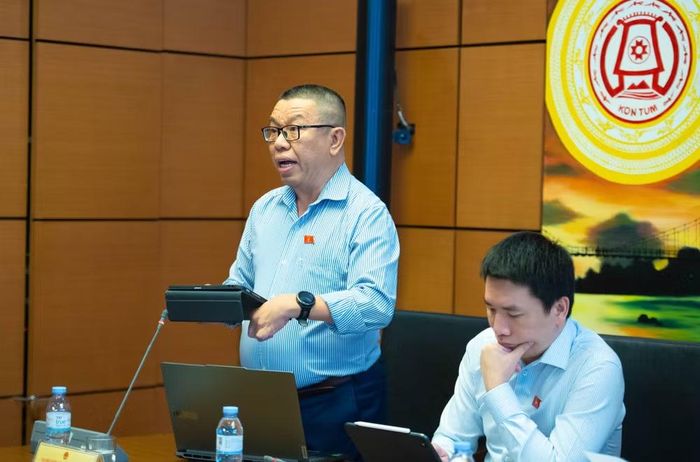 Đại biểu Trần Mạnh Huy chỉ rõ thay đổi lớn nhất phải bắt đầu từ chính lớp học. (Ảnh: QH)