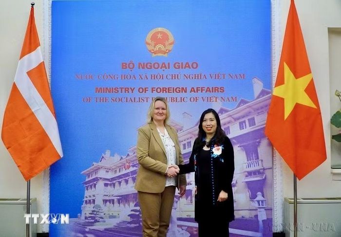 Thứ trưởng Ngoại giao Lê Thị Thu Hằng và Quốc Vụ khanh Ngoại giao Đan Mạch Lina Gandlose Hansen đồng chủ trì Tham vấn chính trị lần thứ 2 giữa Bộ Ngoại giao Việt Nam và Bộ Ngoại giao Đan Mạch nhằm trao đổi về hợp tác song phương cũng như các vấn đề khu vực và quốc tế cùng quan tâm (Hà Nội, 26/2/2024). (Ảnh: TTXVN phát)