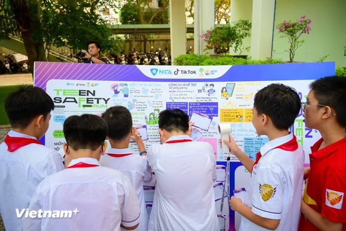Việc đưa nội dung an toàn số vào môi trường học đường góp phần tạo điều kiện để học sinh tiếp cận kiến thức theo cách gần gũi, phù hợp với lứa tuổi. (Ảnh: Minh Sơn/Vietnam+)