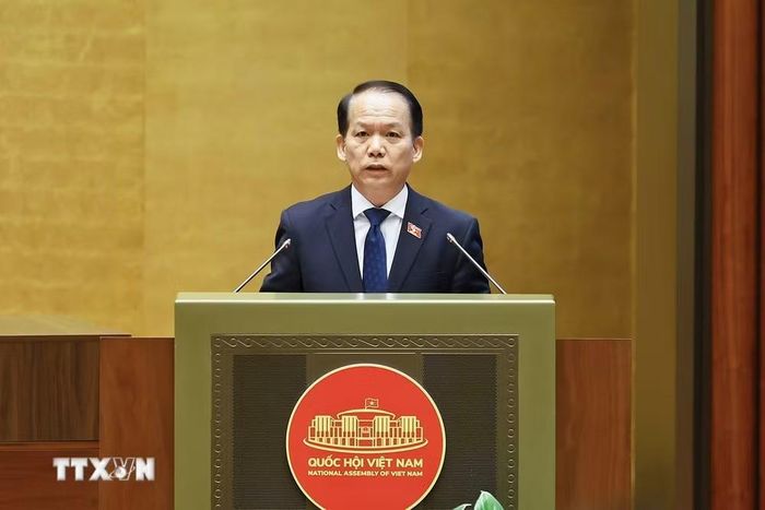 Bộ trưởng Bộ Tư pháp Hoàng Thanh Tùng nhấn mạnh rằng dự thảo được xây dựng nhằm thể chế hóa kịp thời các chủ trương của Đảng về phân cấp, phân quyền, cắt giảm thủ tục hành chính và đẩy mạnh chuyển đổi số. (Ảnh: TTXVN)