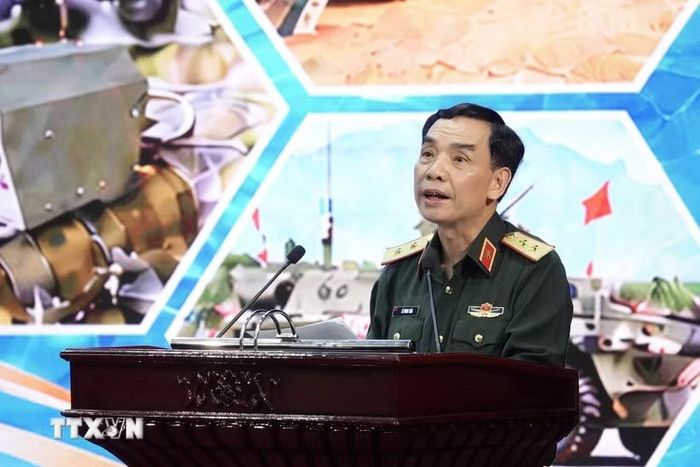 Trung tướng Lê Minh Thái, Giám đốc Học viện Kỹ thuật quân sự, phát biểu tại hội thảo. (Ảnh: Hiền Hạnh/TTXVN)