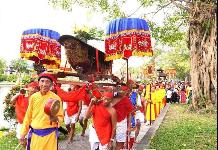Lễ rước trong lễ hội chùa Keo mùa Thu. (Ảnh: Báo Hưng Yên)