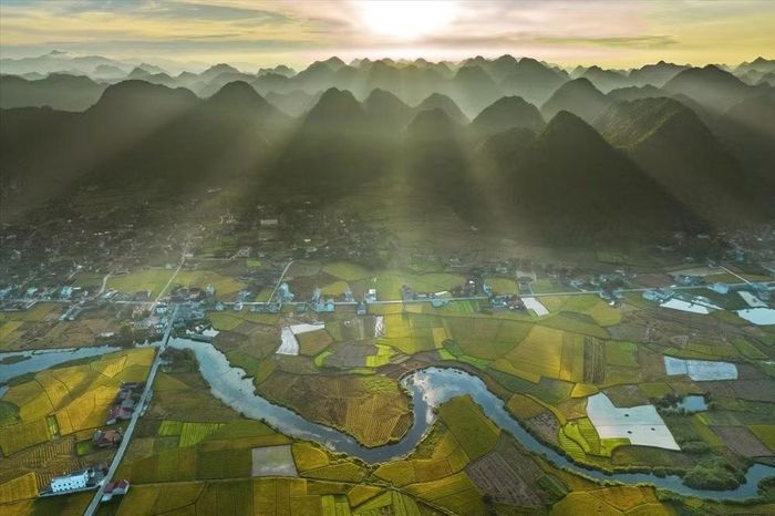 Bình minh trên thung lũng Bắc Sơn. (Ảnh: Trương Tuấn Anh/TTXVN)