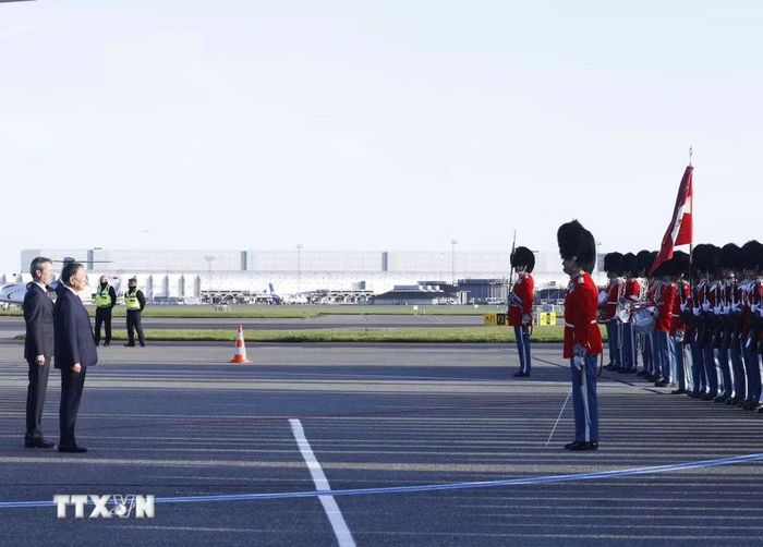 Lễ đón Tổng Bí thư, Chủ tịch nước Tô Lâm và Phu nhân Ngô Phương Ly được tổ chức trọng thể theo nghi thức cấp Nhà nước tại Sân bay quốc tế Copenhagen dưới sự chủ trì của Nhà Vua Đan Mạch Frederik X và Hoàng hậu Mary. (Ảnh: Thống Nhất/TTXVN)