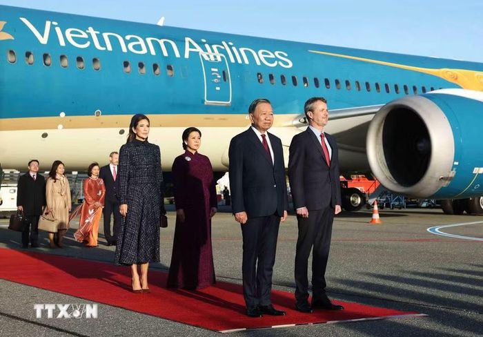 Lễ đón Tổng Bí thư, Chủ tịch nước Tô Lâm và Phu nhân Ngô Phương Ly được tổ chức trọng thể theo nghi thức cấp Nhà nước tại Sân bay quốc tế Copenhagen dưới sự chủ trì của Nhà Vua Đan Mạch Frederik X và Hoàng hậu Mary. (Ảnh: Thống Nhất/TTXVN)