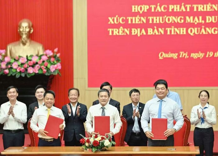 ACV ký biên bản ghi nhớ với tỉnh Quảng Trị và Tập đoàn T&T nhằm thúc đẩy hợp tác phát triển vận tải hàng không gắn với xúc tiến thương mại, du lịch và chuyển đổi số. (Ảnh: PV/Vietnam+)