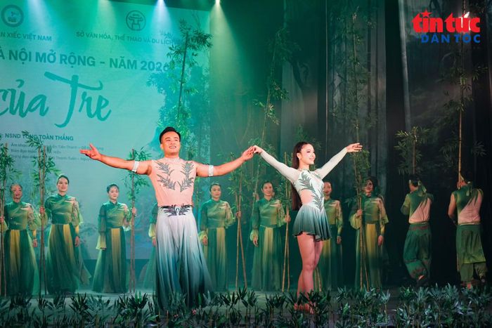 Cặp "đôi vàng" của làng xiếc NSƯT Bùi Thị Hương và NSƯT Vũ Thanh Tuấn cùng gắn bó với nghệ thuật xiếc, cùng chia sẻ tình yêu nghề ...