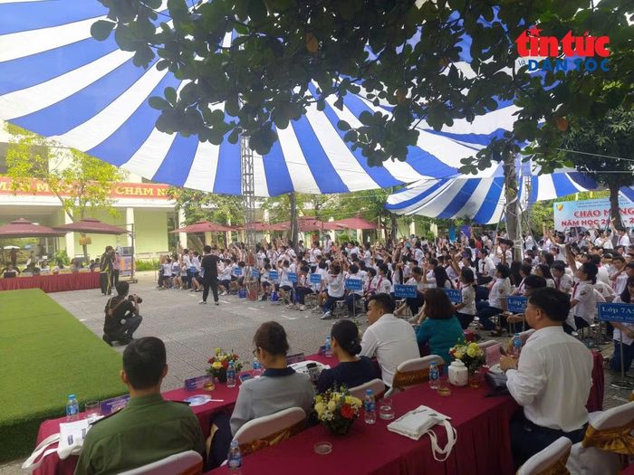 Học sinh trường THCS Nam Từ Liêm hào hứng trả lời câu hỏi tìm hiểu an toàn trên không gian mạng.